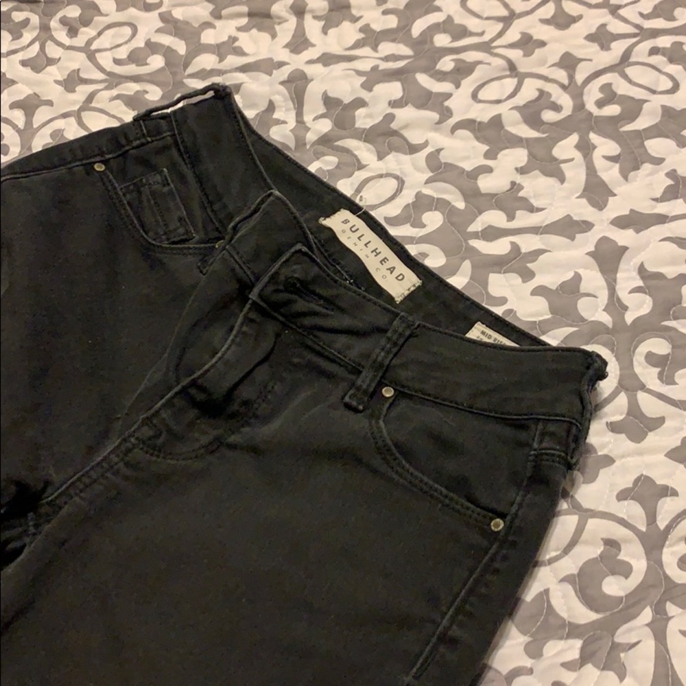 Black Bullhead Mid-rise skinny jeans!